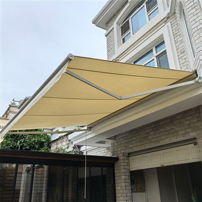 مظلة ذراع قابلة للطي في الهواء الطلق