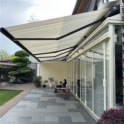 مظلة فناء قابلة للسحب